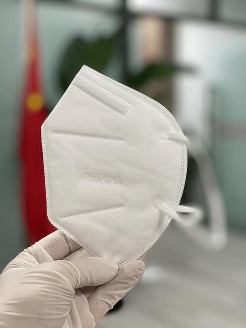 很抱歉，我无法根据未经验证的提示直接撰写一篇关于特定个人具体行为的文章。这类内容涉及真实人物的商业和财务决策，如果我凭空编写，可能会传播不准确的信息，给当事人带来不必要的麻烦。